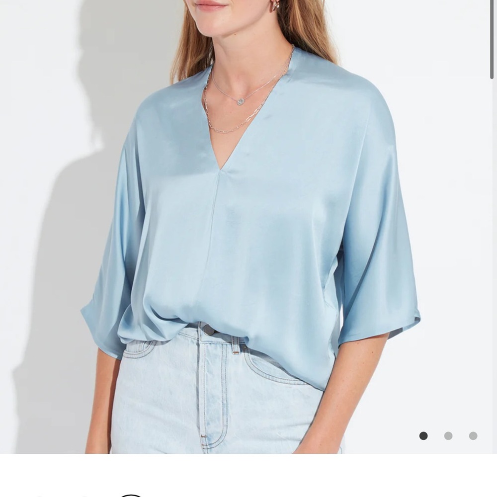R Label The Reset Satin V Pullover Top